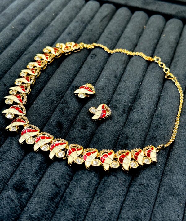 Minimal necklace set
