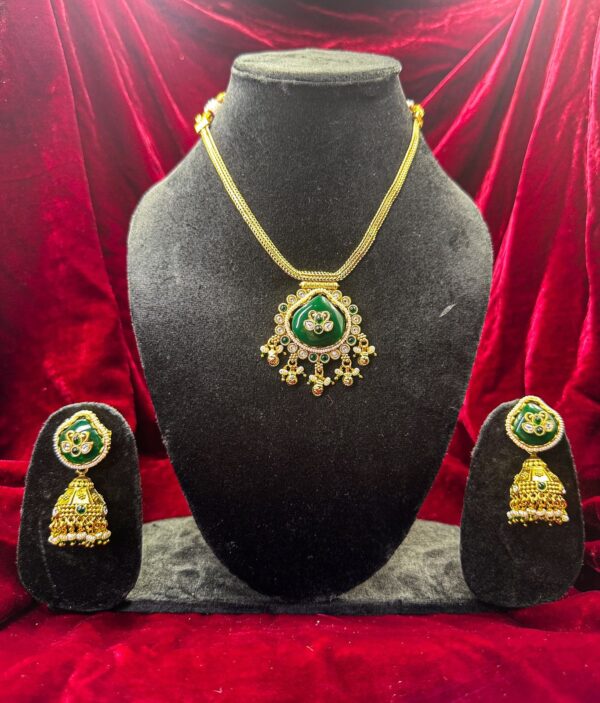Single heavy chain pendant necklace set